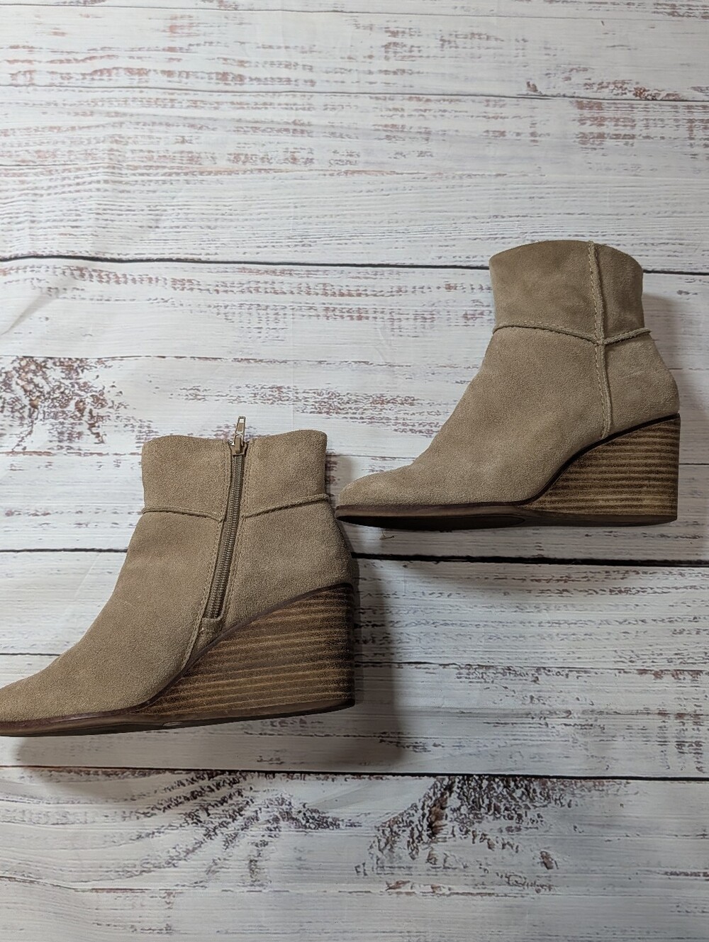 Lucky Brand Taupe Suede Wedge Ankle Booties Side Zip Stacked Heel 7.5M - Picture 5 of 8